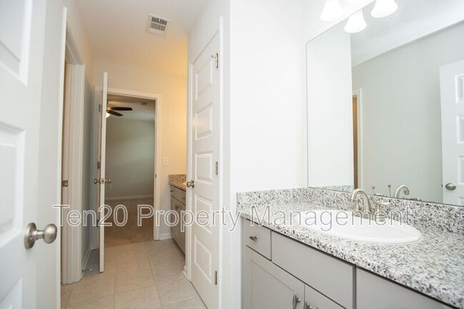 Building Photo - 10258 Green Meadow Ct