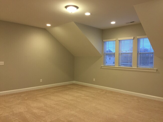 Building Photo - 2618 Snap Dragon Dr