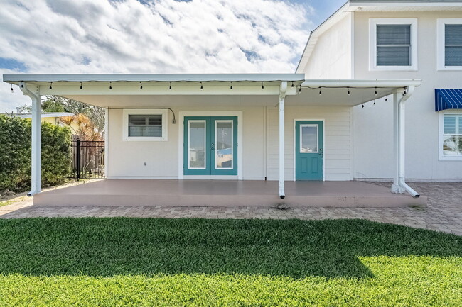 Building Photo - Gorgeous deep water canal front home