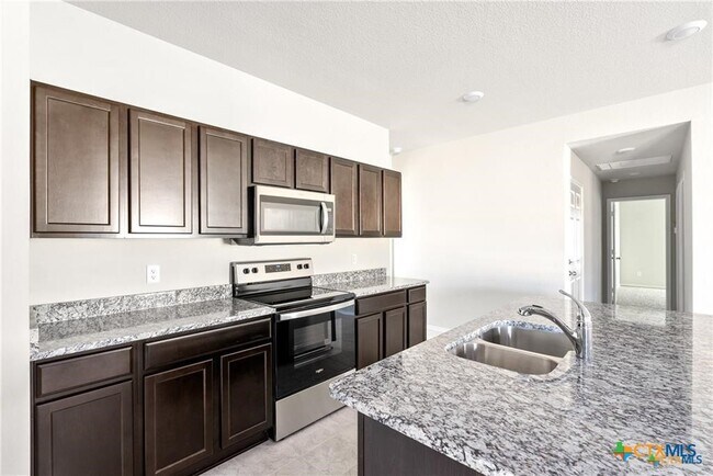 Building Photo - 1605 Mesa Verde Dr