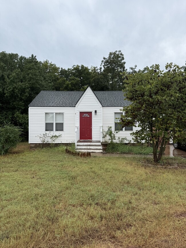 Primary Photo - 2710 S Washington St