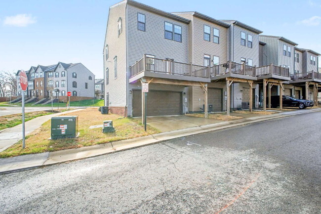 Building Photo - **Special Move-in Offer**  $500 off of the first month's rent.  Exceptional 3-Level Corner Unit T...