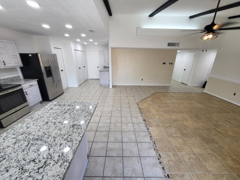 Building Photo - 5208 Pruitt Dr