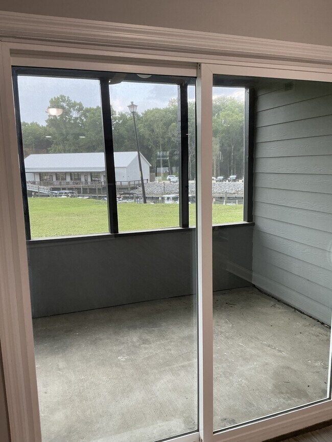 Building Photo - 1402 Tailrace Dr