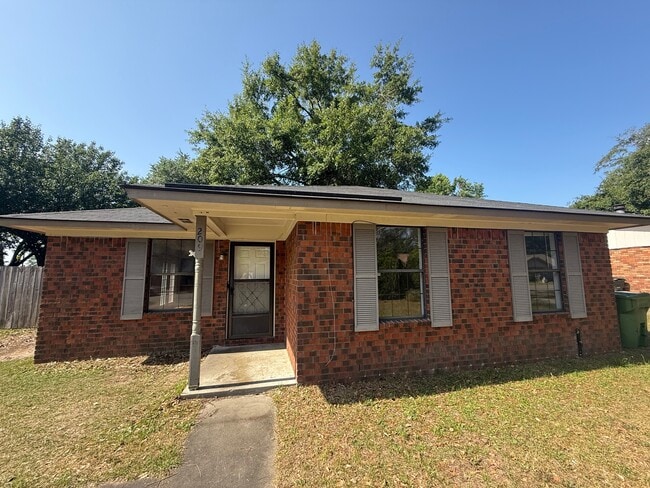 Primary Photo - 209-p209 Garden Cir