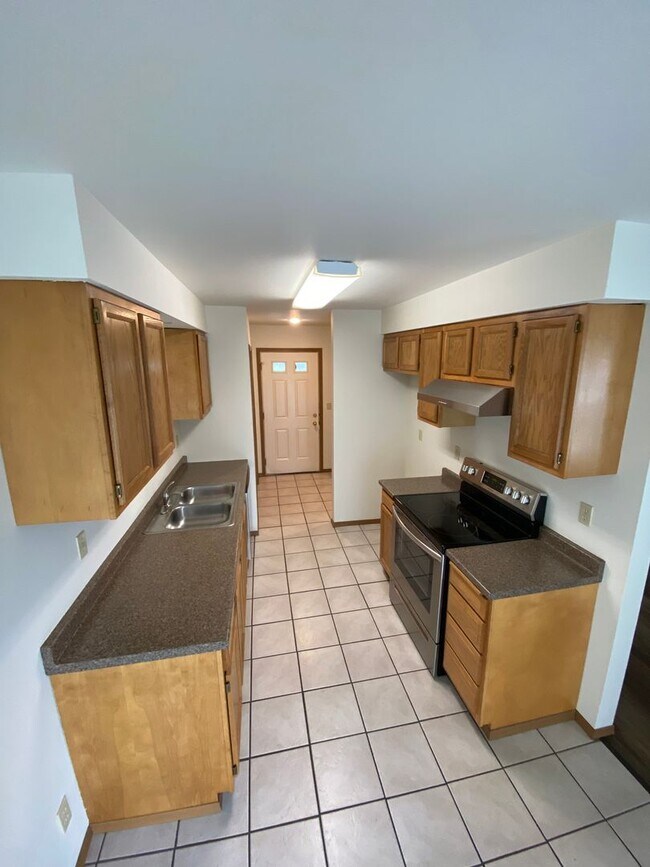Building Photo - Canfield Court Condo (APP#170)