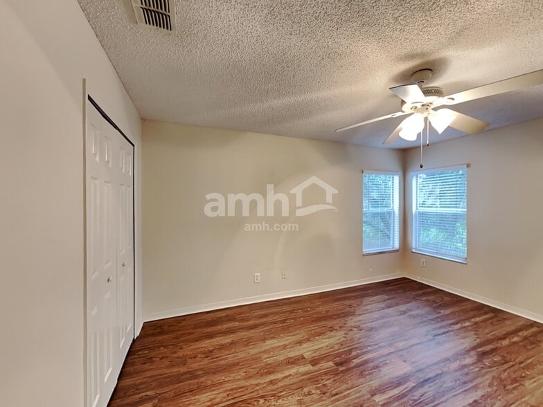 Building Photo - 4417 King Edward Dr