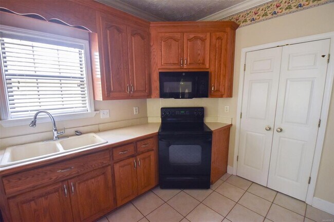 Building Photo - 709 Yellowstone Dr