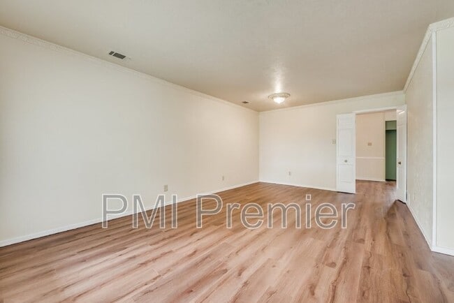 Building Photo - 411 Tiffany Trail