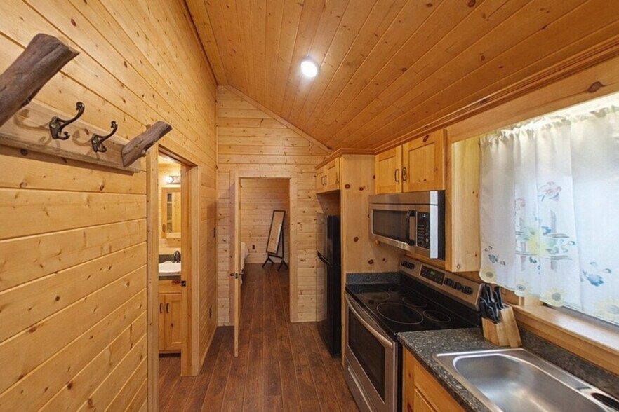 Building Photo - 299 Willow Springs Dr