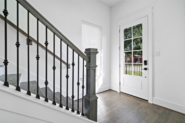 Building Photo - 1161 W 24th St