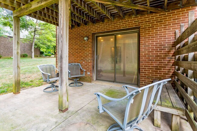 Building Photo - 1134 Mountain View Dr