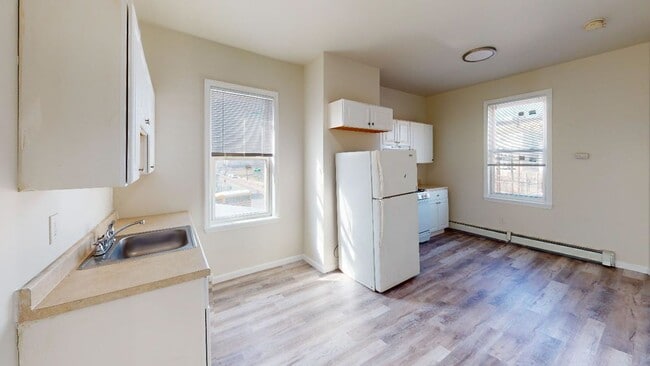 Building Photo - 1052 Garfield Ave