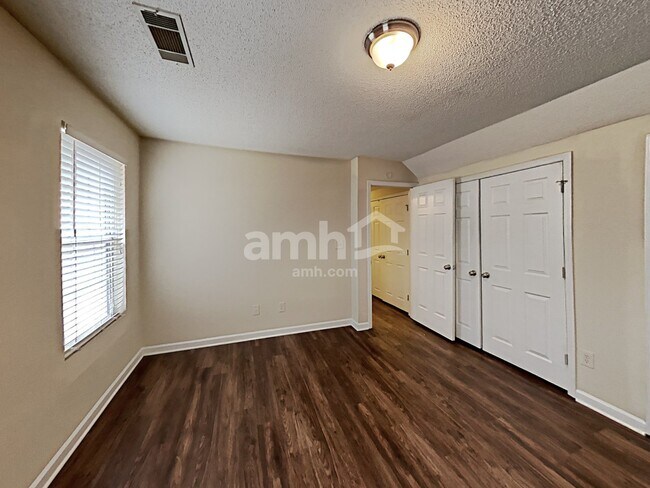 Building Photo - 209 Signet Ct