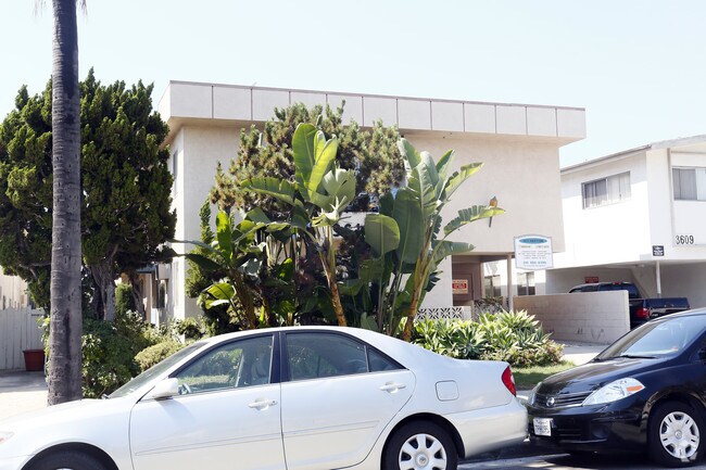 Building Photo - men361