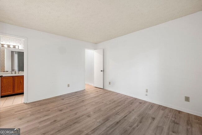 Building Photo - 1306 McClelen Way