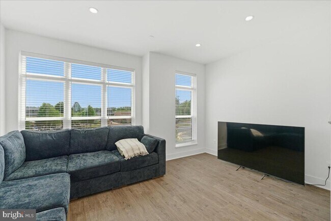 Building Photo - 2018 Tysons Ridgeline Rd