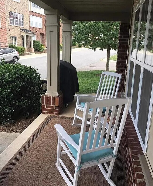 Building Photo - 9805 Castain Dr