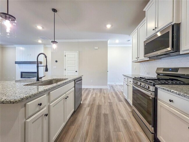 Building Photo - 3517 Iron Hearth Bnd