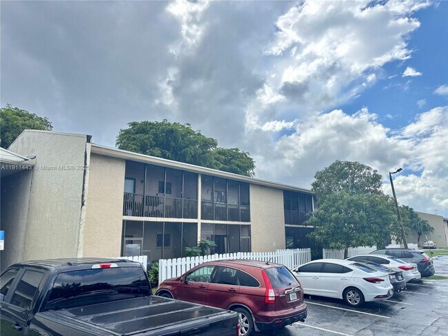 Primary Photo - 10350 SW 220th St