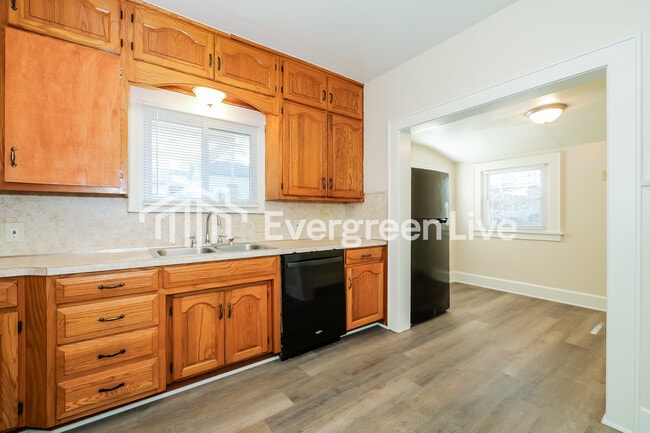 Building Photo - 1420 S 33 St