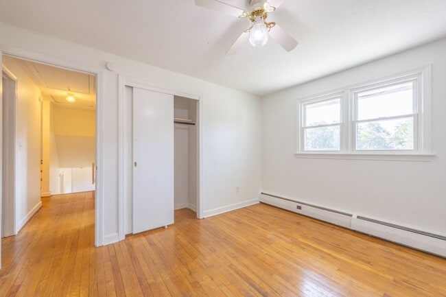 Building Photo - 5 Bedroom Split Level Single Family
