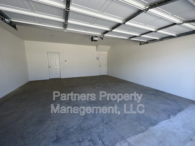 Building Photo - 1079 S Benchmark Ln