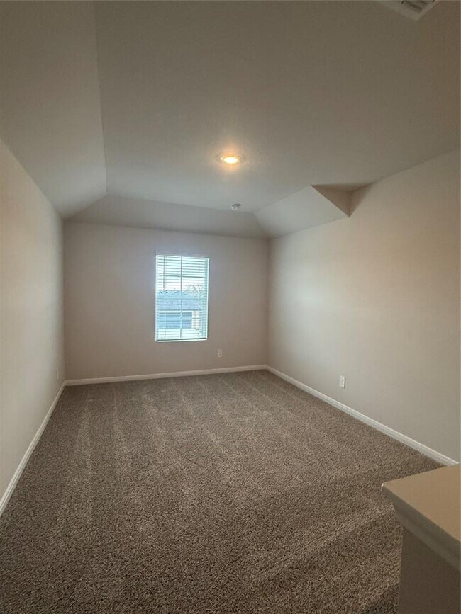 Building Photo - 233 New Albany Ln