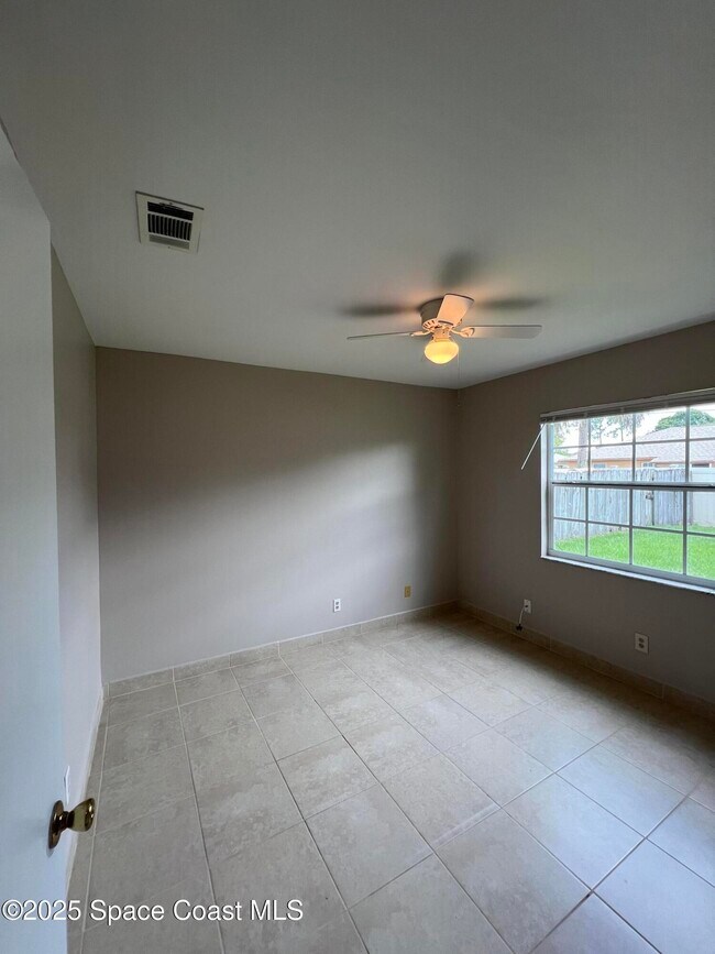 Building Photo - 880 Brunswick Ln