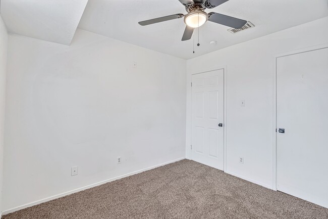 Building Photo - 1057 Willow Oaks Cir