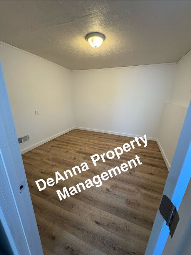 Building Photo - 3 Bedroom Single Home Lorain, Oh