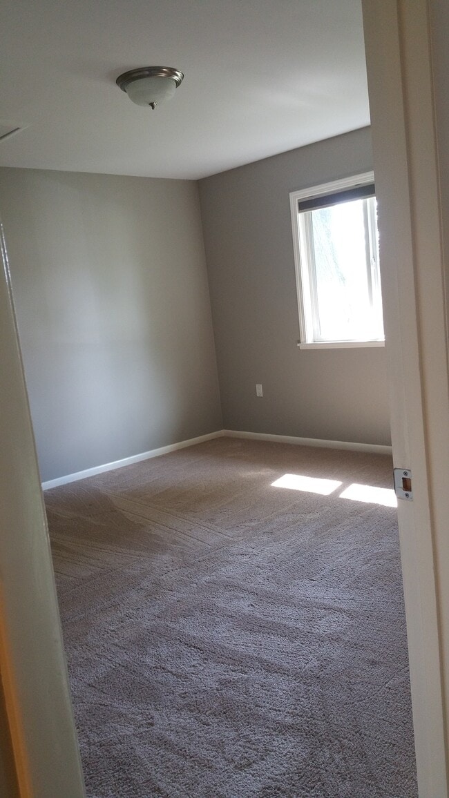 Building Photo - 9028 Garfield Dr