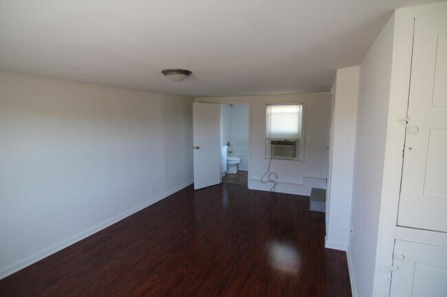 Building Photo - 76 Chestnut St