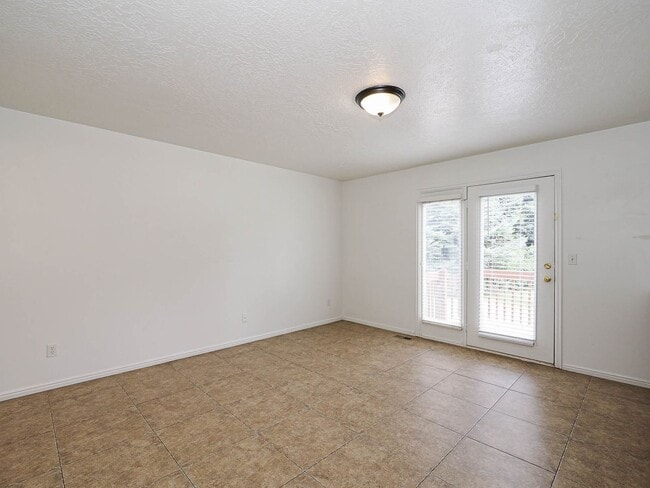 Building Photo - Charming 3-Bed, 2-Bath Home in Prime Ameri...