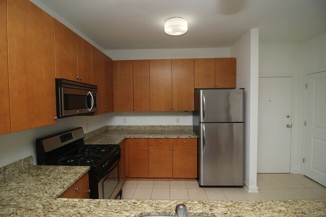 Building Photo - 2026/2027 JHU Off -Campus Gorgeous 2bd/2ba at The Lofts w/ W/D & A/C & more! Available 6/9/26