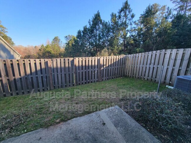 Building Photo - 640 Vista Dr