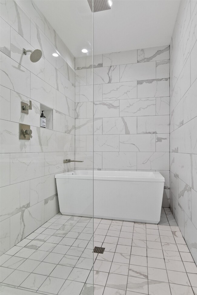 Building Photo - 4305 Roseland Ave