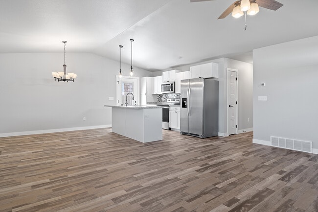 Building Photo - 405 Nighthawk Dr