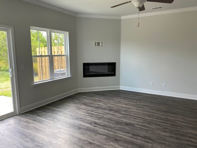 Living Room - 78 Horizon Ln
