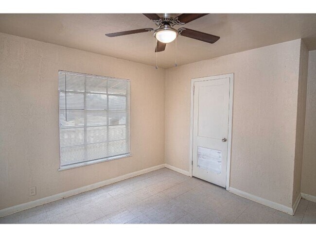 Building Photo - Cozy Remodeled Home Near Downtown