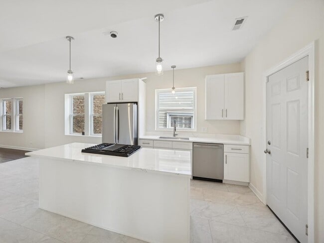 Building Photo - 5547 W Jackson Blvd