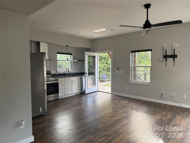 Building Photo - 607 Conestoga Dr