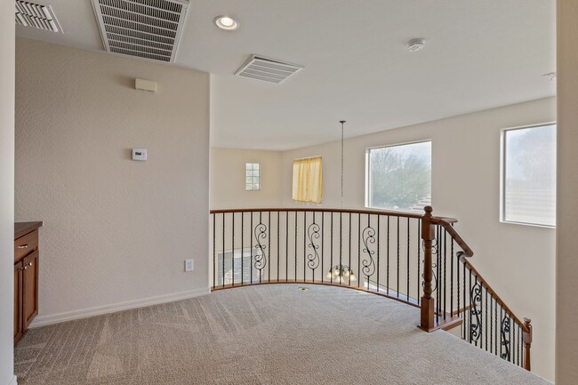 Building Photo - Gorgeous 4 Bedroom Home in Phoenix!