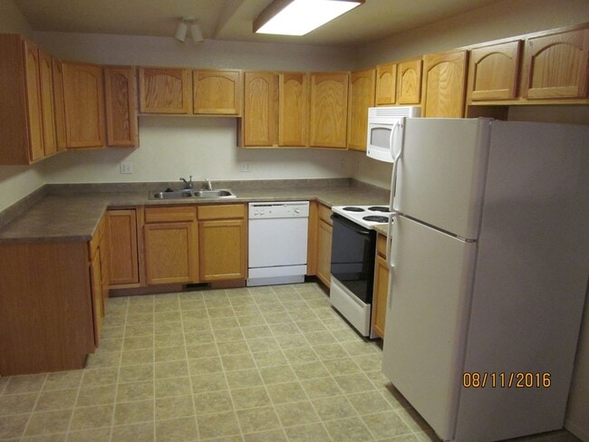 Building Photo - FEELS LIKE HOME! 2BD CONDO with MOUNTAIN VIEWS - Security Deposit Waiver Available