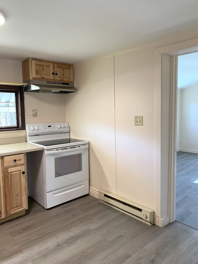 Building Photo - Single family home with 3 beds/1 bath