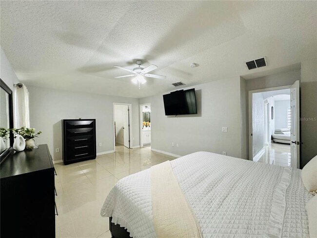 Building Photo - 8885 Palisades Beach Ave