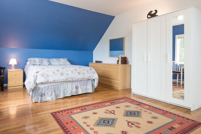 Building Photo - 900 21st Ave