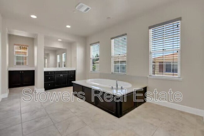 Building Photo - 521 N Miraloma Ct