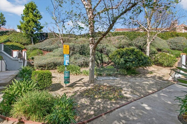 Building Photo - Bright & Updated 2 Bedroom Home with Flexible Primary Retreat and Amazing Community Amenities!