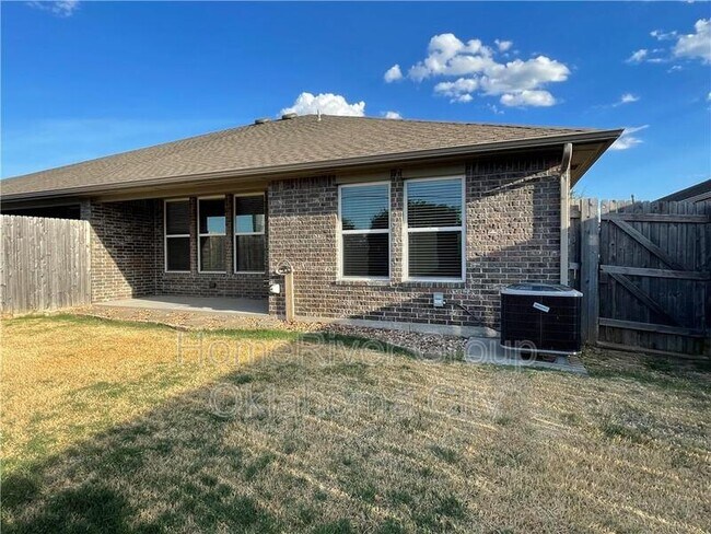 Building Photo - 1017 Merlin Dr